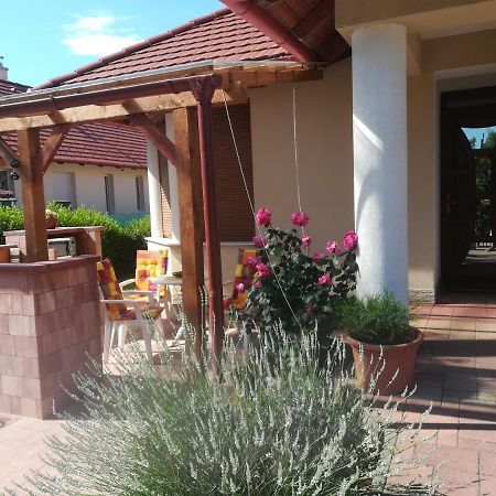 Betty Apartman Balatonfuzfo Exterior photo