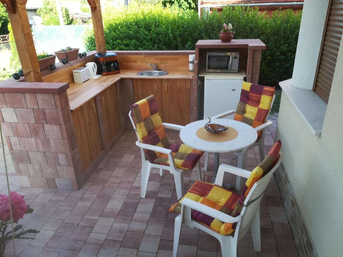 Betty Apartman Balatonfuzfo Exterior photo